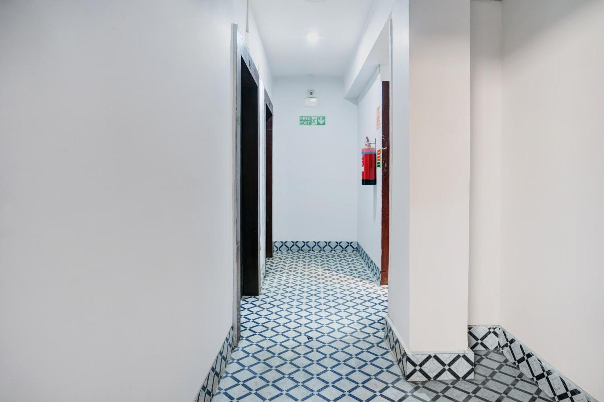 Super Hotel O Noonmati Guwahati Formerly Hotel Sundari Εξωτερικό φωτογραφία