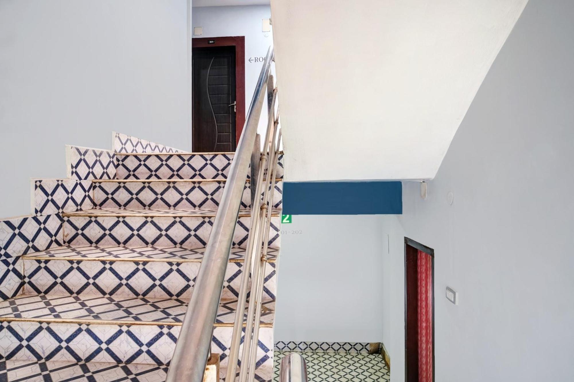 Super Hotel O Noonmati Guwahati Formerly Hotel Sundari Εξωτερικό φωτογραφία